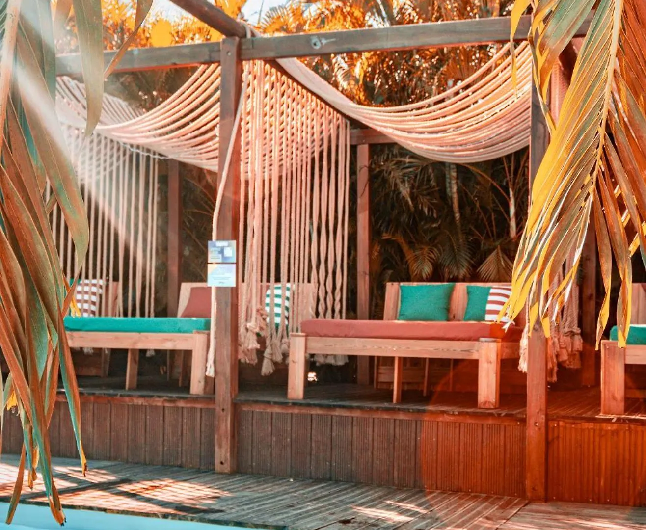 Aparthotel Tropicana Suites