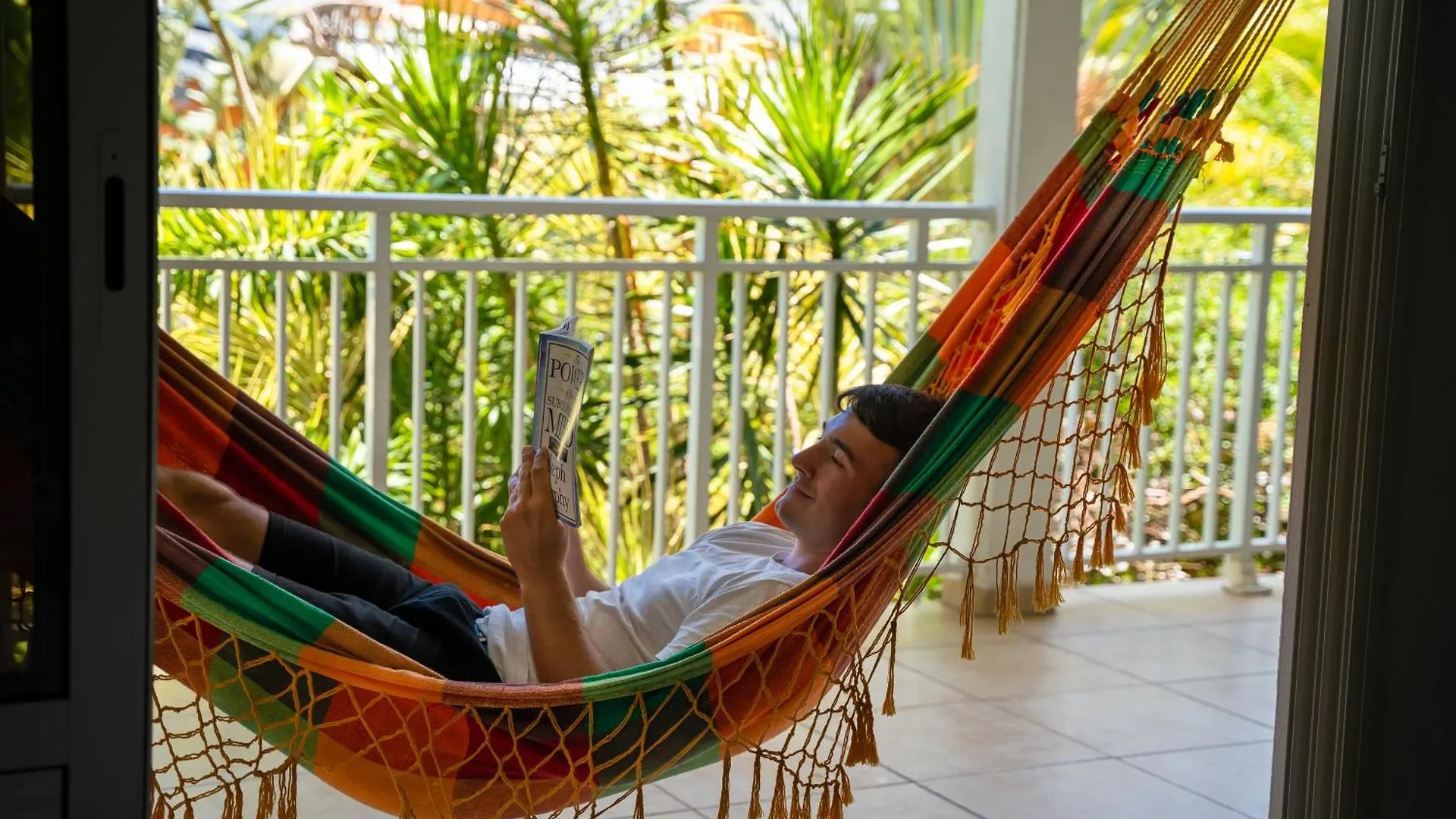 Aparthotel Tropicana Suites