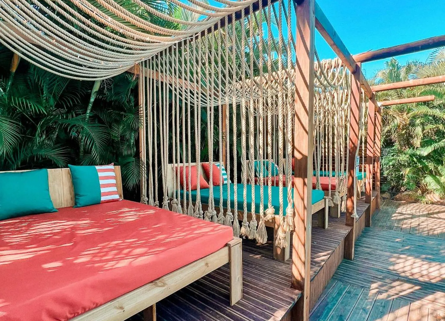 Aparthotel Tropicana Suites
