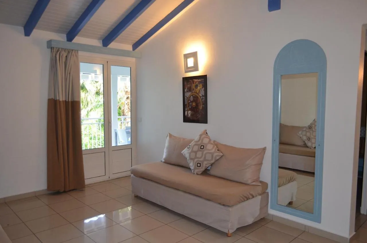 Aparthotel Tropicana Suites